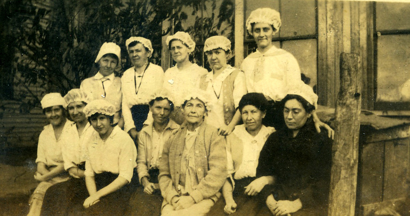 Labelers at Knowles Lombard Canning Factory, ca 1920